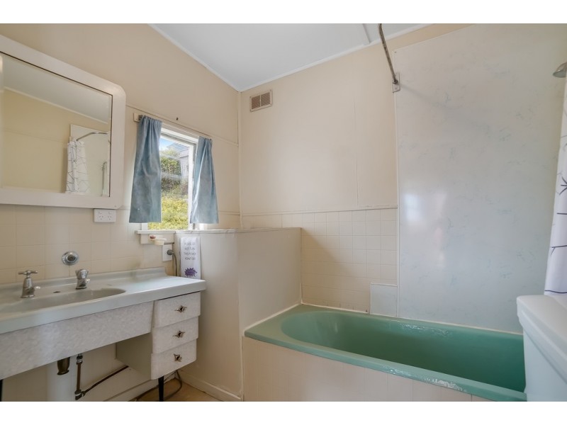 31 Spitfarm Road, Opossum Bay TAS 7023