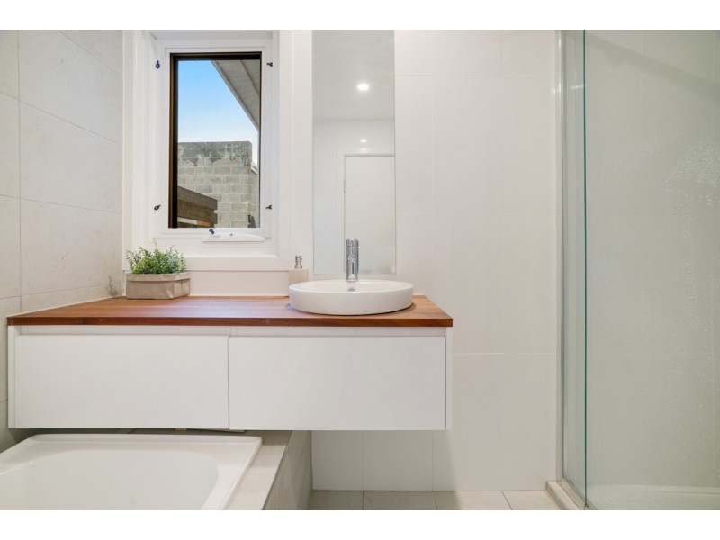 27 Lowestoft Avenue, Berriedale TAS 7011