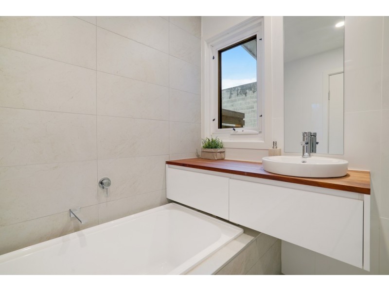 27 Lowestoft Avenue, Berriedale TAS 7011