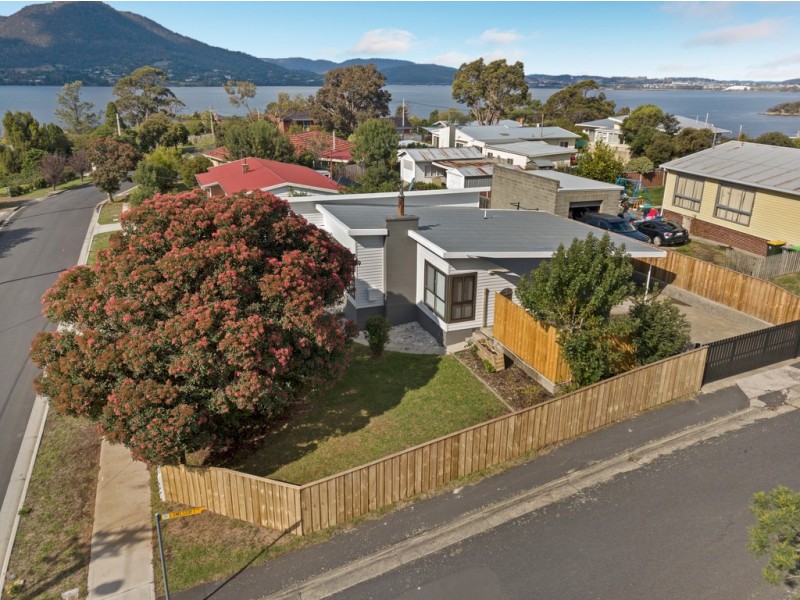 27 Lowestoft Avenue, Berriedale TAS 7011