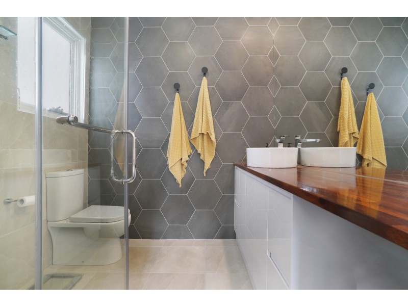 171A Derwent Avenue, Lindisfarne TAS 7015