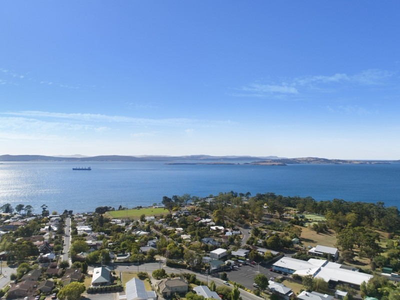 10 Coolamon Road, Taroona TAS 7053