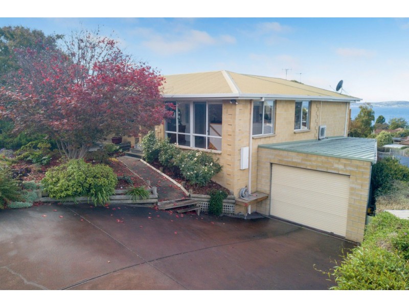 22 Calder Crescent, Blackmans Bay TAS 7052