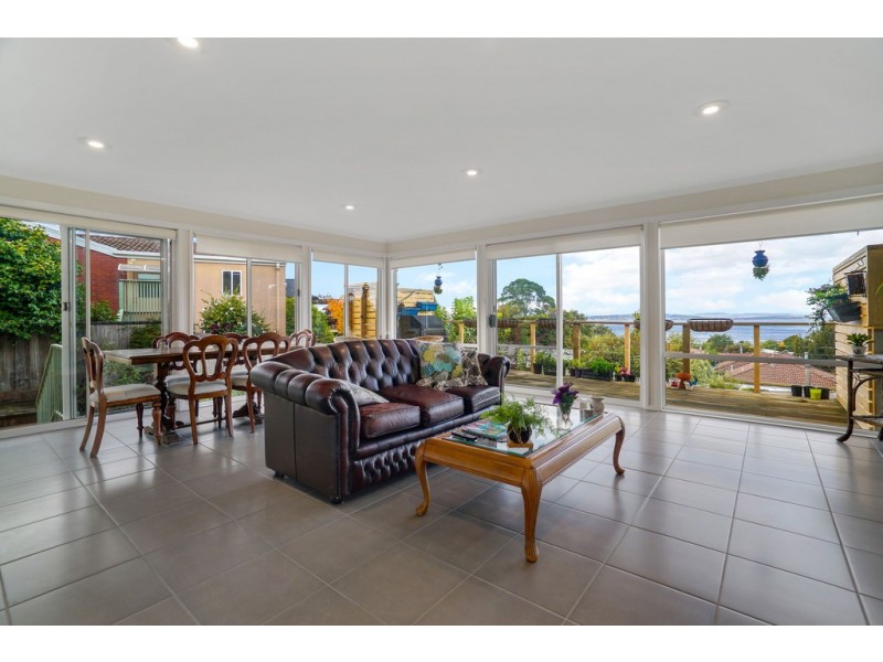 22 Calder Crescent, Blackmans Bay TAS 7052