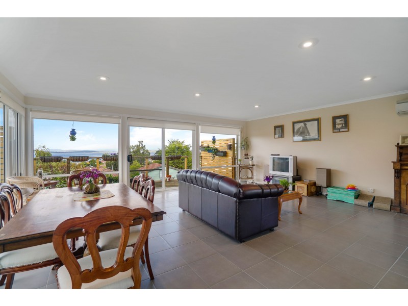 22 Calder Crescent, Blackmans Bay TAS 7052