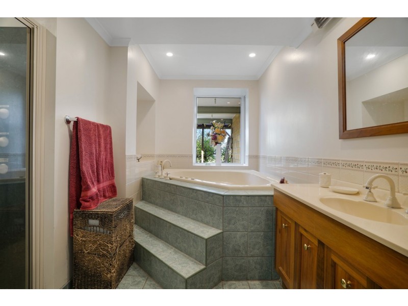 22 Calder Crescent, Blackmans Bay TAS 7052