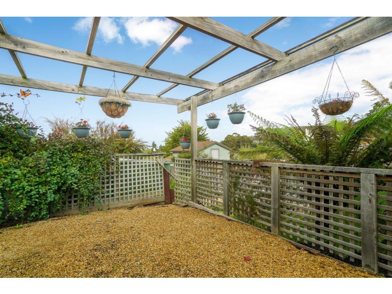 22 Calder Crescent, Blackmans Bay TAS 7052