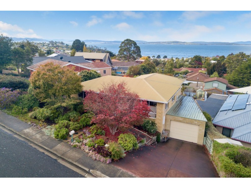 22 Calder Crescent, Blackmans Bay TAS 7052