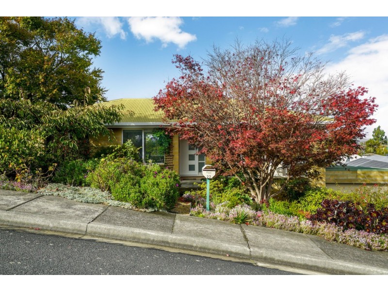 22 Calder Crescent, Blackmans Bay TAS 7052