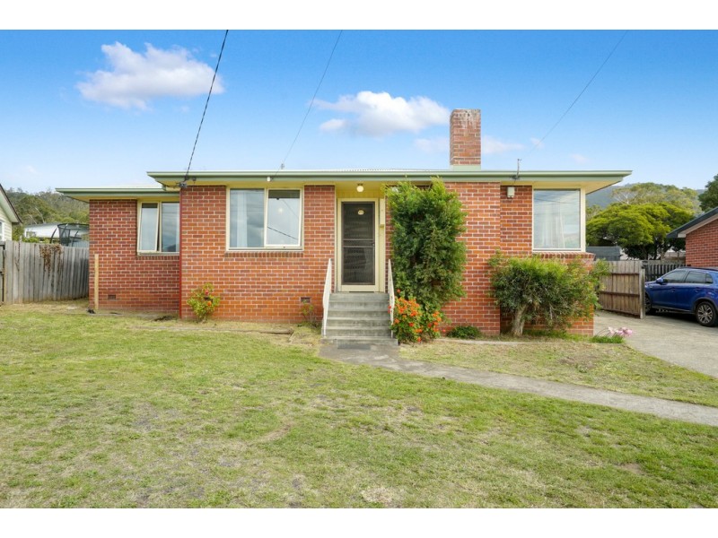 16 Adelphi Road, Claremont TAS 7011
