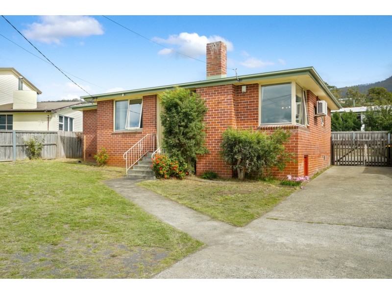 16 Adelphi Road, Claremont TAS 7011