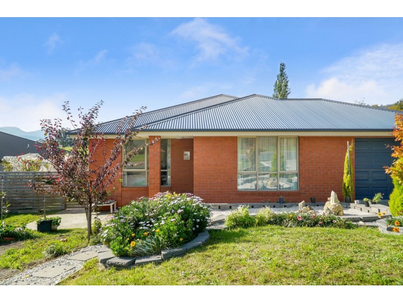 16 Orchard Avenue, Huonville TAS 7109