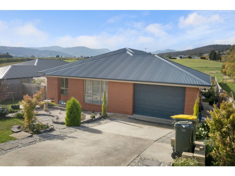 16 Orchard Avenue, Huonville TAS 7109