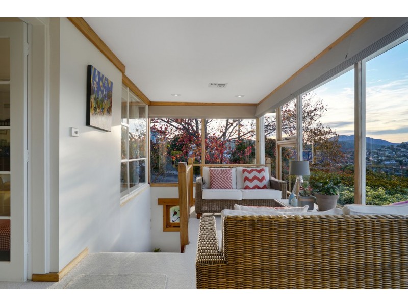 7 Swansea Court, Lindisfarne TAS 7015