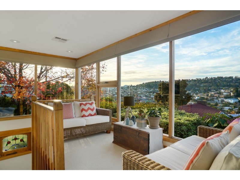 7 Swansea Court, Lindisfarne TAS 7015