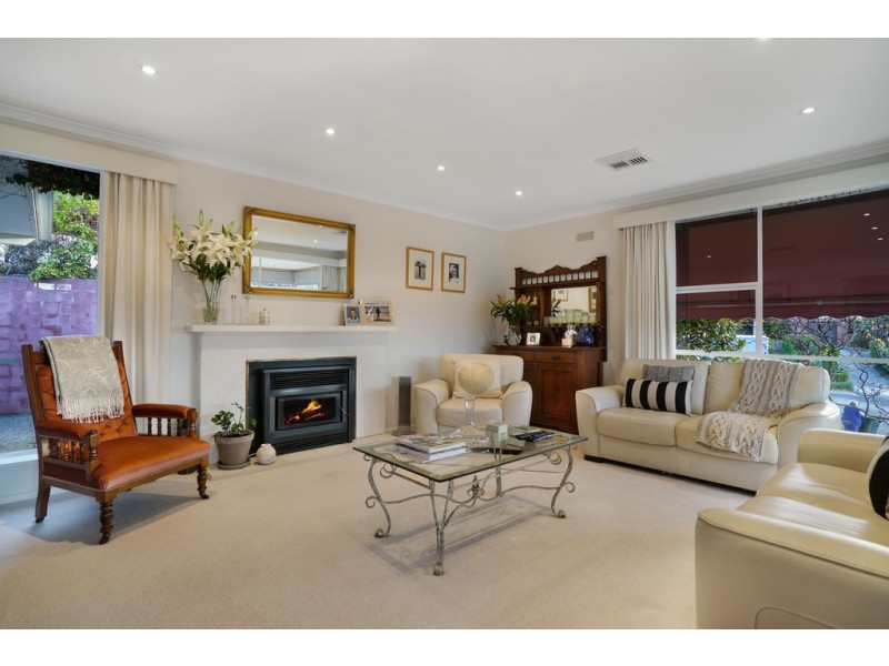 7 Swansea Court, Lindisfarne TAS 7015