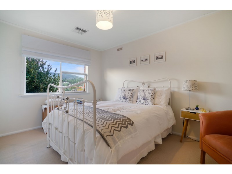 7 Swansea Court, Lindisfarne TAS 7015