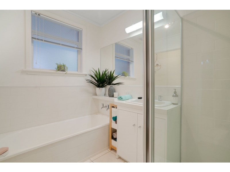 7 Swansea Court, Lindisfarne TAS 7015