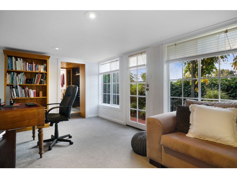 7 Swansea Court, Lindisfarne TAS 7015