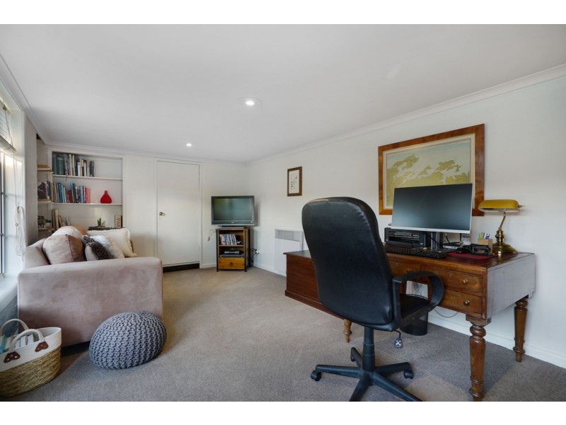 7 Swansea Court, Lindisfarne TAS 7015