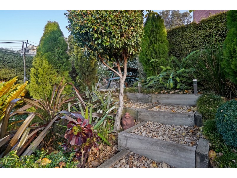 7 Swansea Court, Lindisfarne TAS 7015