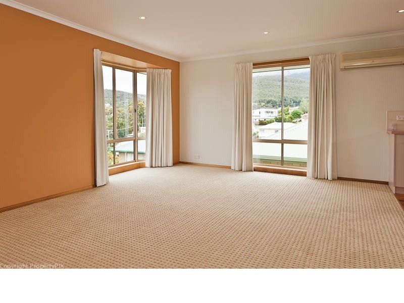 1/8 Alwyn Road, Lenah Valley TAS 7008