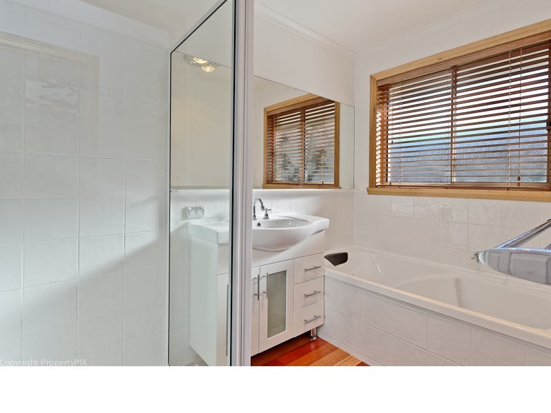 1/8 Alwyn Road, Lenah Valley TAS 7008