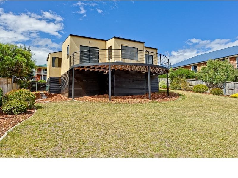 11 Arlunya Street, Tranmere TAS 7018