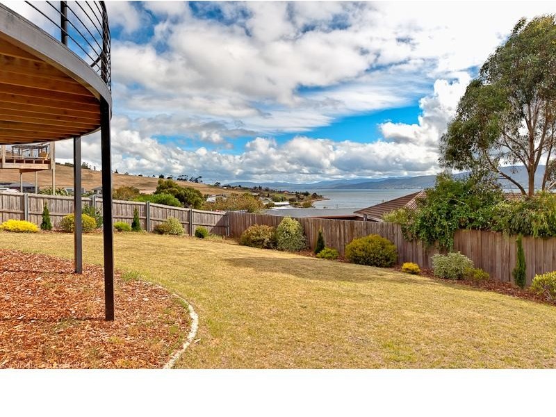 11 Arlunya Street, Tranmere TAS 7018