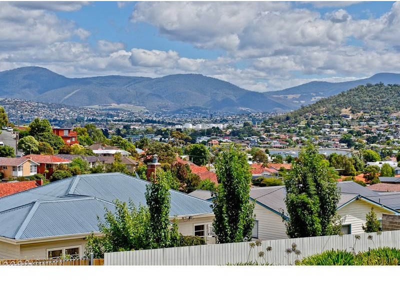 1/102 Gordons Hill Road, Lindisfarne TAS 7015