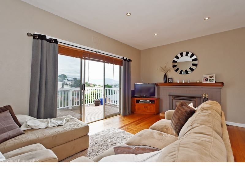1/102 Gordons Hill Road, Lindisfarne TAS 7015