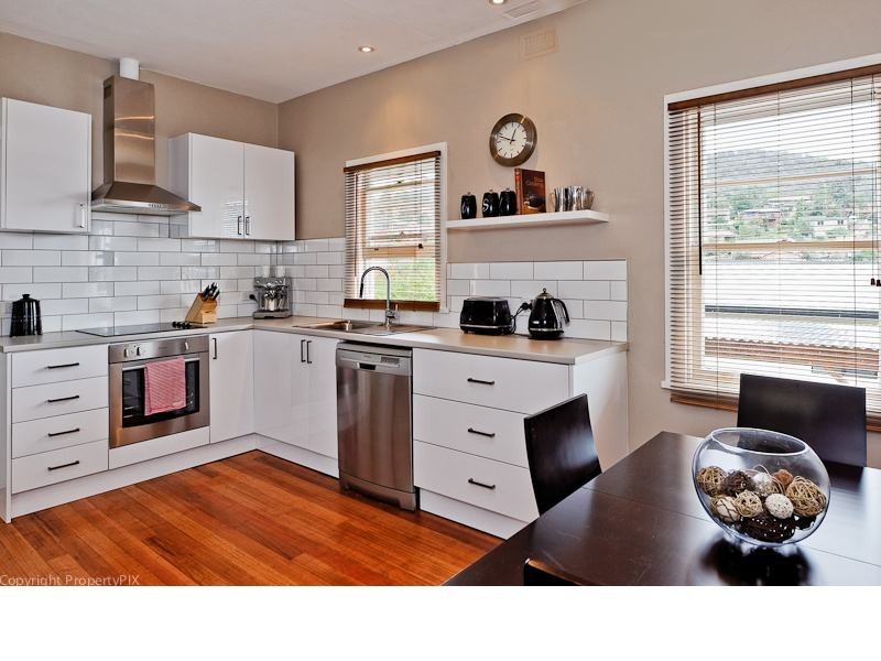 1/102 Gordons Hill Road, Lindisfarne TAS 7015