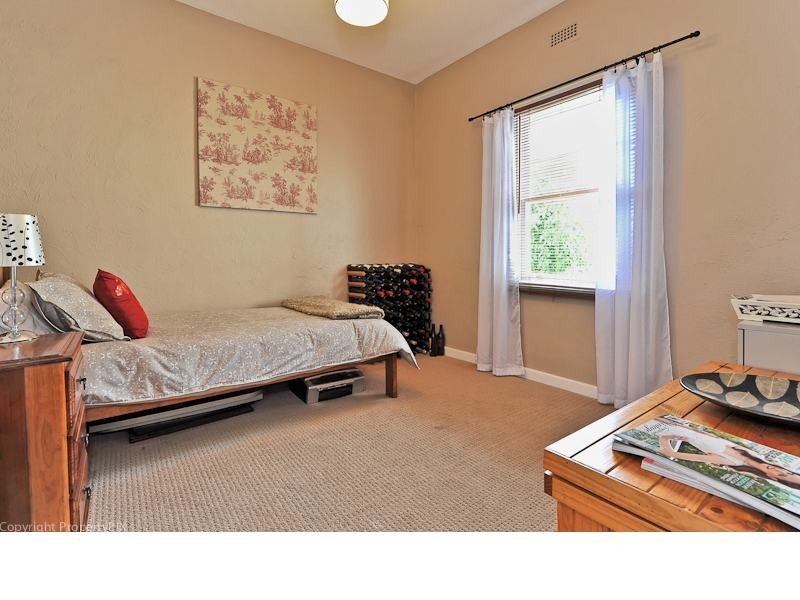 1/102 Gordons Hill Road, Lindisfarne TAS 7015