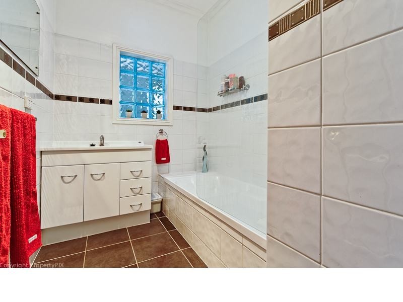 1/102 Gordons Hill Road, Lindisfarne TAS 7015