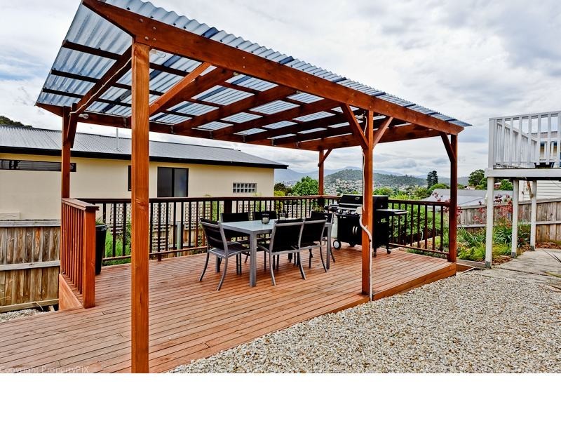 1/102 Gordons Hill Road, Lindisfarne TAS 7015