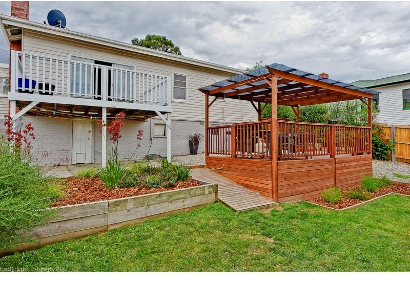1/102 Gordons Hill Road, Lindisfarne TAS 7015