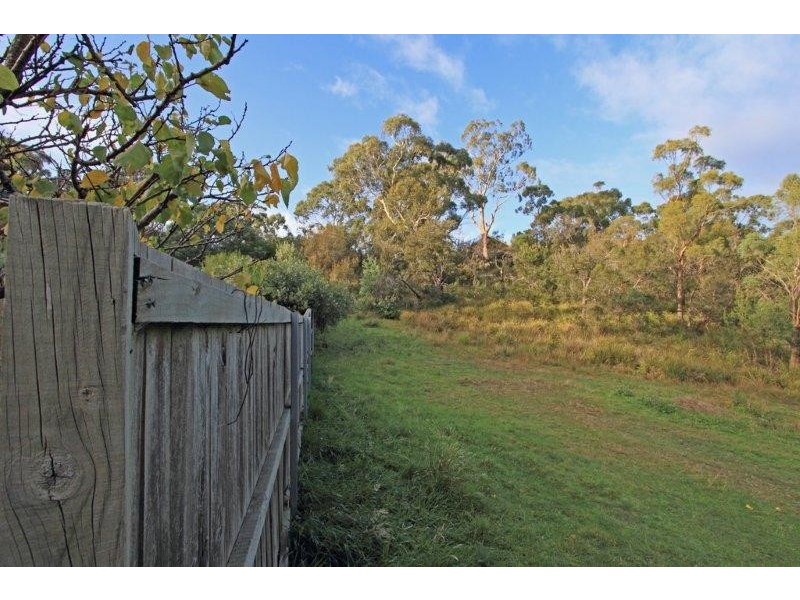 82 Begonia Street, Lindisfarne TAS 7015