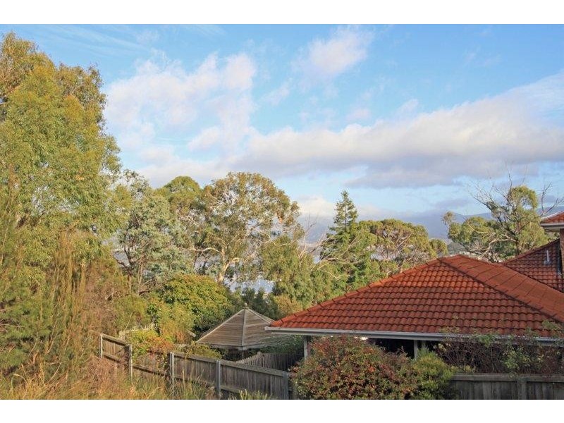 82 Begonia Street, Lindisfarne TAS 7015