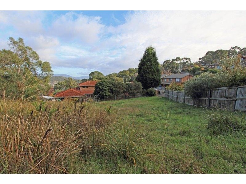 82 Begonia Street, Lindisfarne TAS 7015