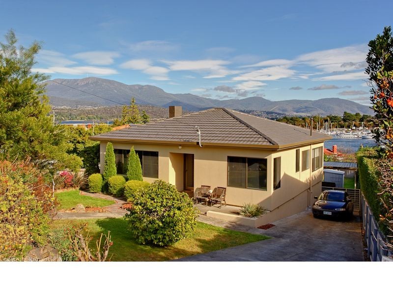 79 East Derwent Highway, Lindisfarne TAS 7015