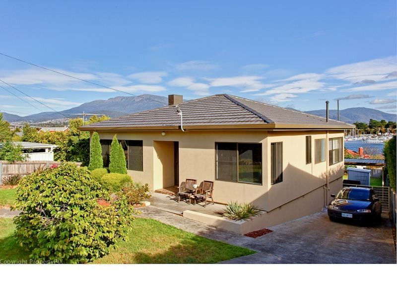 79 East Derwent Highway, Lindisfarne TAS 7015