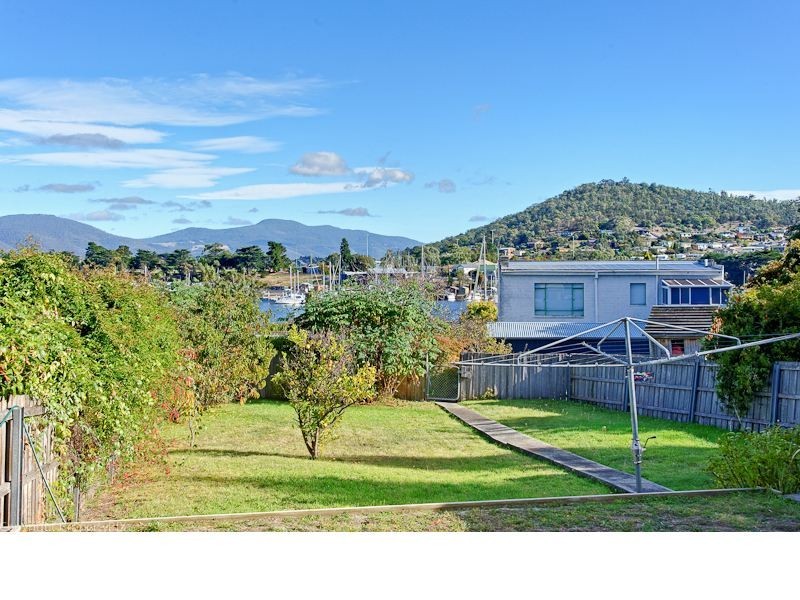 79 East Derwent Highway, Lindisfarne TAS 7015