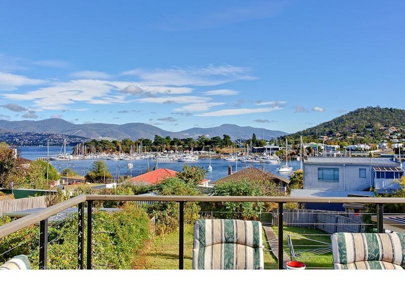 79 East Derwent Highway, Lindisfarne TAS 7015