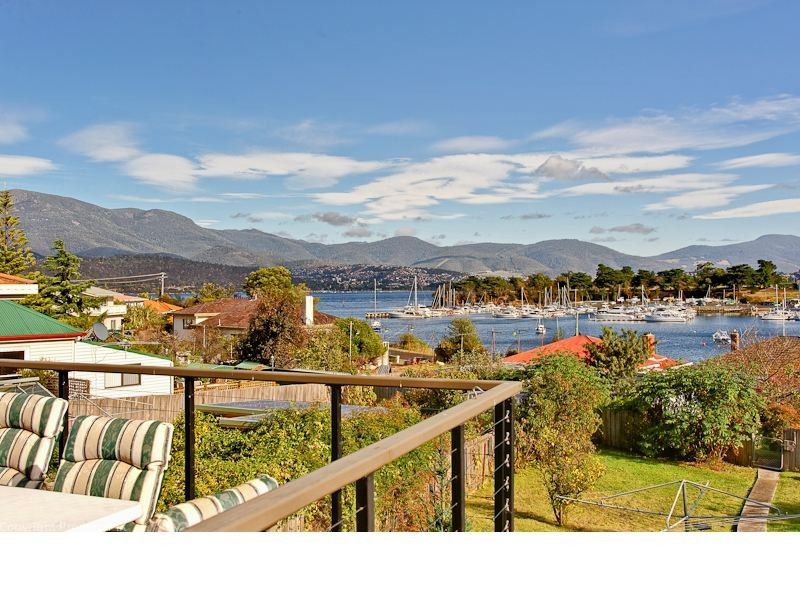79 East Derwent Highway, Lindisfarne TAS 7015