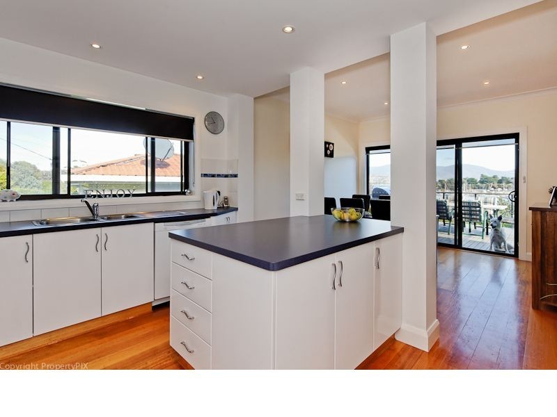 79 East Derwent Highway, Lindisfarne TAS 7015