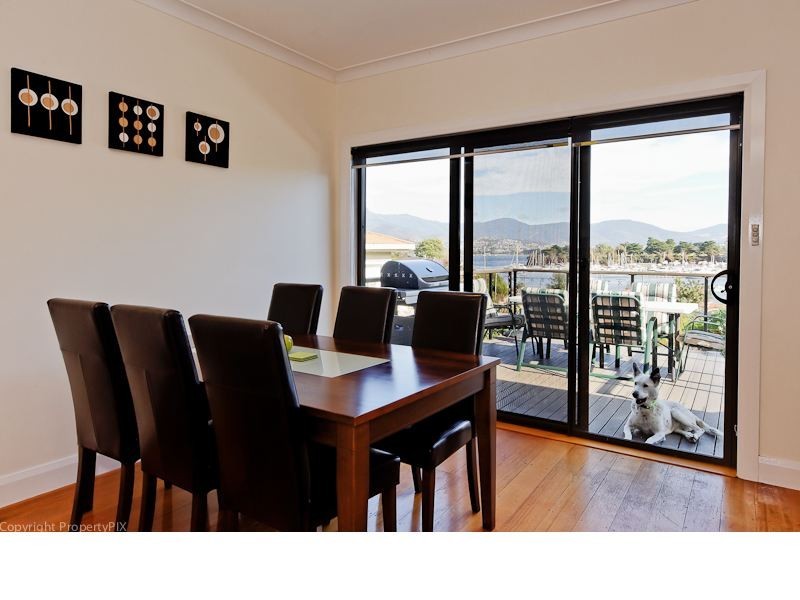 79 East Derwent Highway, Lindisfarne TAS 7015