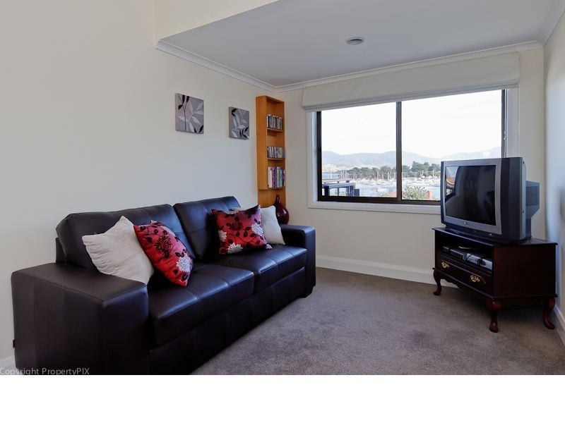 79 East Derwent Highway, Lindisfarne TAS 7015