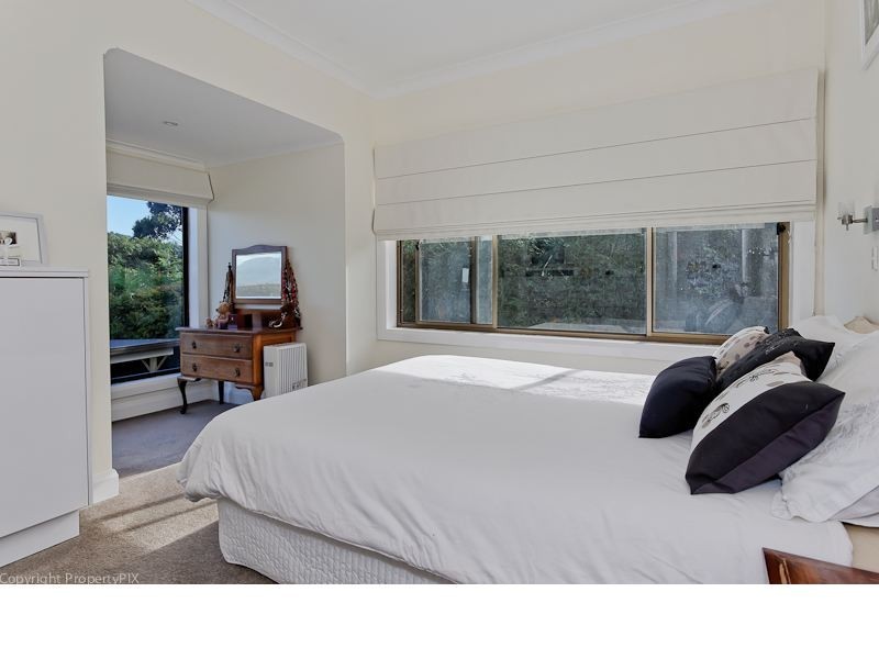 79 East Derwent Highway, Lindisfarne TAS 7015