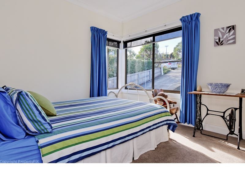 79 East Derwent Highway, Lindisfarne TAS 7015