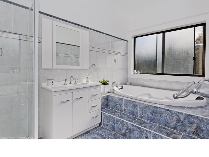 79 East Derwent Highway, Lindisfarne TAS 7015